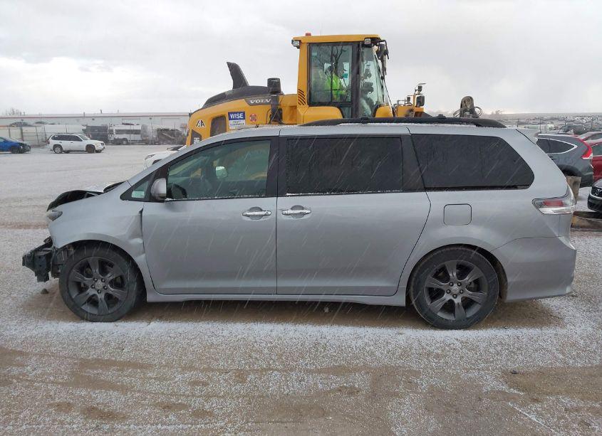 Photo 15 of 2015 Toyota Sienna SE 8 PASSENGER (VIN 5TDXK3DC1FS615550)