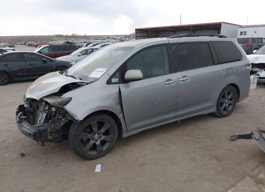 Photo 2 of 2015 Toyota Sienna SE 8 PASSENGER (VIN 5TDXK3DC1FS615550)