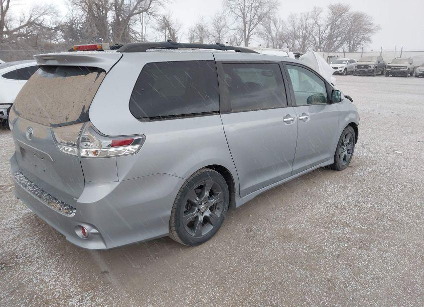 Photo 4 of 2015 Toyota Sienna SE 8 PASSENGER (VIN 5TDXK3DC1FS615550)