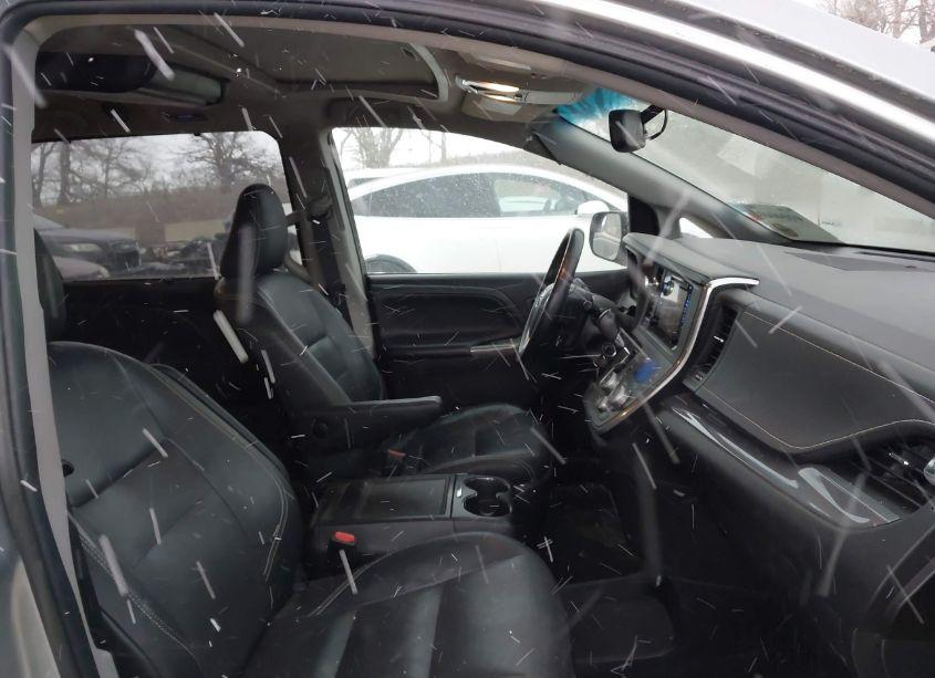 Photo 5 of 2015 Toyota Sienna SE 8 PASSENGER (VIN 5TDXK3DC1FS615550)