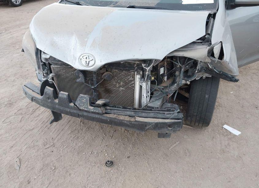 Photo 6 of 2015 Toyota Sienna SE 8 PASSENGER (VIN 5TDXK3DC1FS615550)