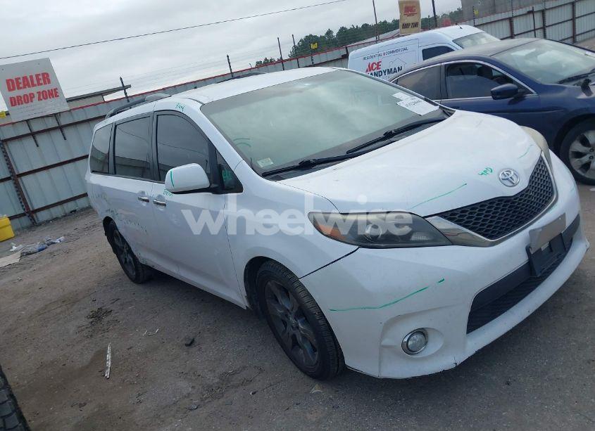 2016 Toyota Sienna SE 8 PASSENGER (VIN 5TDXK3DC1GS714094) main photo