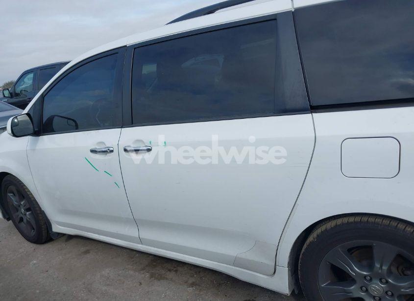 Photo 14 of 2016 Toyota Sienna SE 8 PASSENGER (VIN 5TDXK3DC1GS714094)