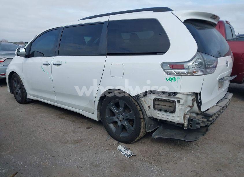 Photo 3 of 2016 Toyota Sienna SE 8 PASSENGER (VIN 5TDXK3DC1GS714094)