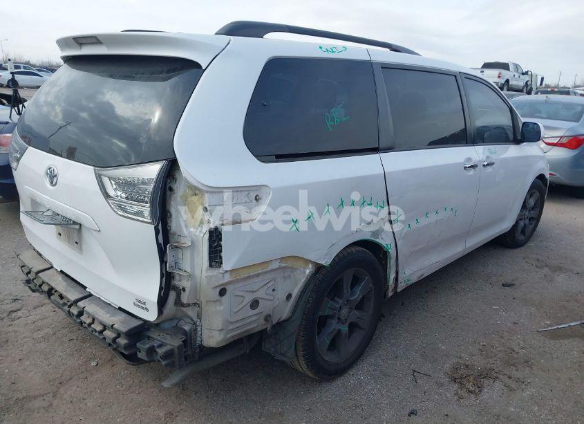 Photo 4 of 2016 Toyota Sienna SE 8 PASSENGER (VIN 5TDXK3DC1GS714094)