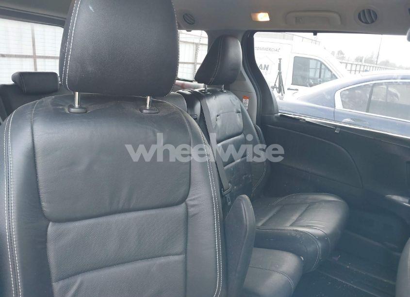 Photo 8 of 2016 Toyota Sienna SE 8 PASSENGER (VIN 5TDXK3DC1GS714094)