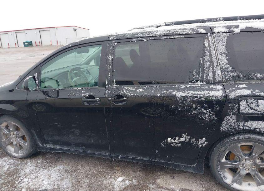 Photo 14 of 2011 Toyota Sienna SPORT (VIN 5TDXK3DC2BS137357)