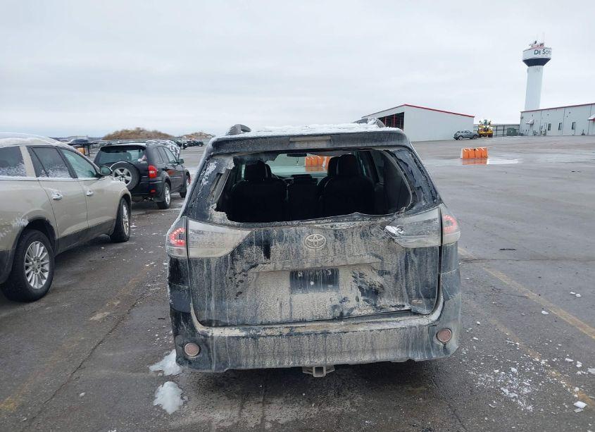 Photo 17 of 2011 Toyota Sienna SPORT (VIN 5TDXK3DC2BS137357)