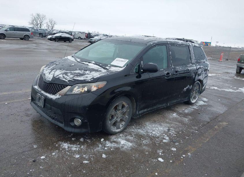 Photo 2 of 2011 Toyota Sienna SPORT (VIN 5TDXK3DC2BS137357)
