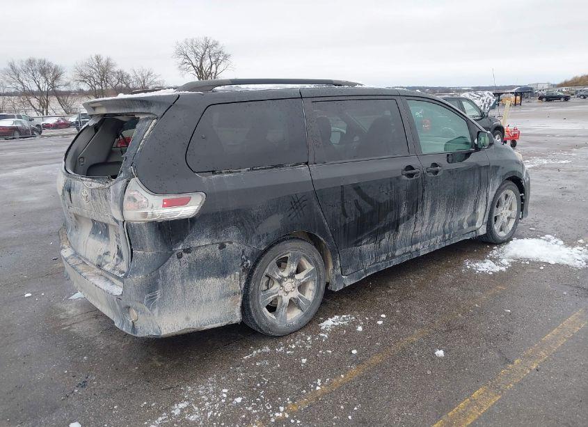 Photo 4 of 2011 Toyota Sienna SPORT (VIN 5TDXK3DC2BS137357)