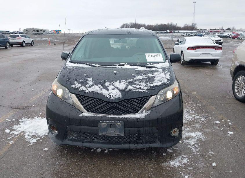 Photo 6 of 2011 Toyota Sienna SPORT (VIN 5TDXK3DC2BS137357)