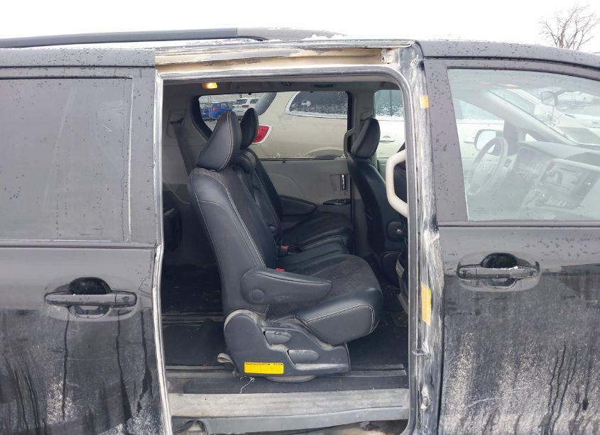 Photo 8 of 2011 Toyota Sienna SPORT (VIN 5TDXK3DC2BS137357)