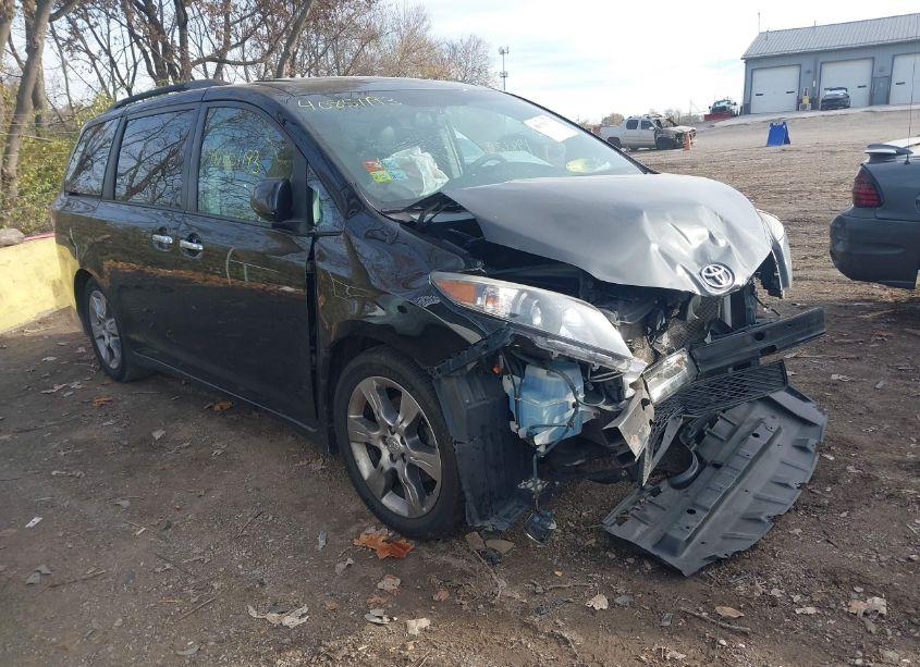 2013 Toyota Sienna SE 8 PASSENGER (VIN 5TDXK3DC2DS294356) main photo