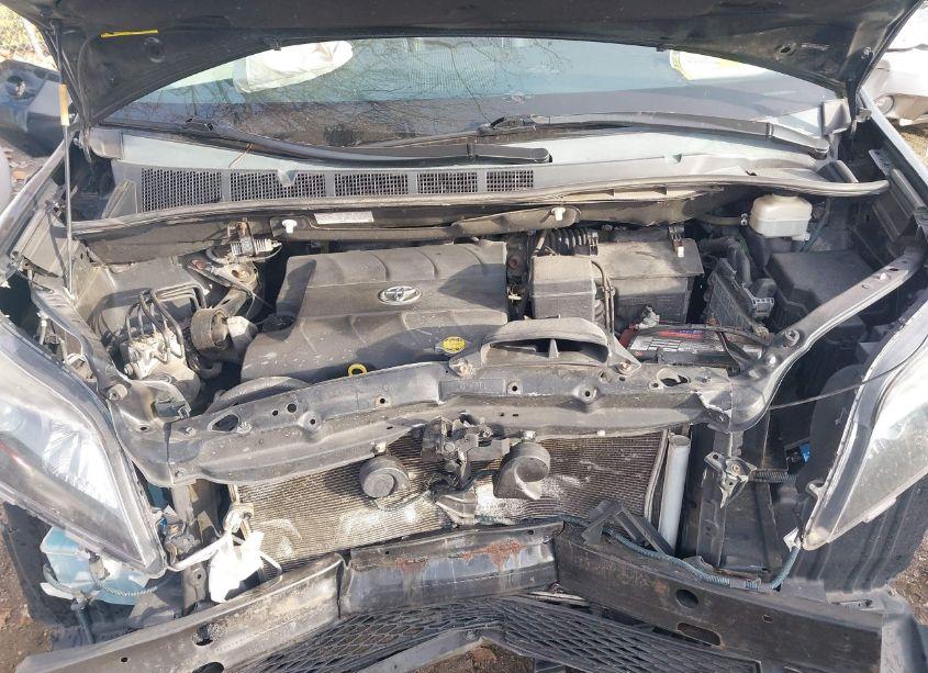 Photo 10 of 2013 Toyota Sienna SE 8 PASSENGER (VIN 5TDXK3DC2DS294356)