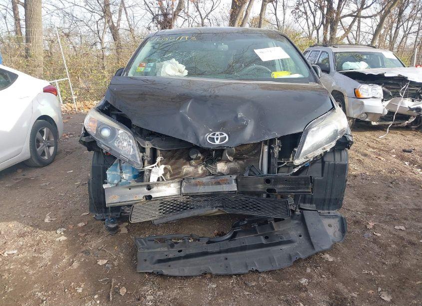 Photo 13 of 2013 Toyota Sienna SE 8 PASSENGER (VIN 5TDXK3DC2DS294356)