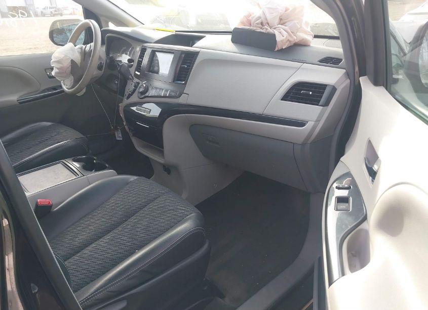 Photo 5 of 2013 Toyota Sienna SE 8 PASSENGER (VIN 5TDXK3DC2DS294356)