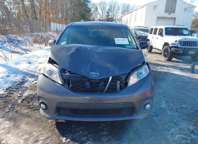 Photo 12 of 2013 Toyota Sienna SE 8 PASSENGER (VIN 5TDXK3DC2DS359528)