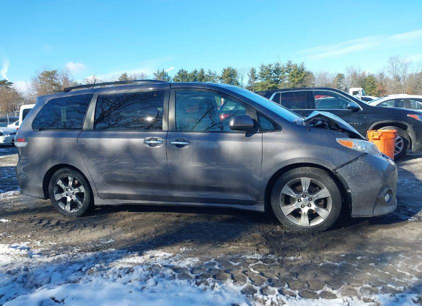 Photo 13 of 2013 Toyota Sienna SE 8 PASSENGER (VIN 5TDXK3DC2DS359528)