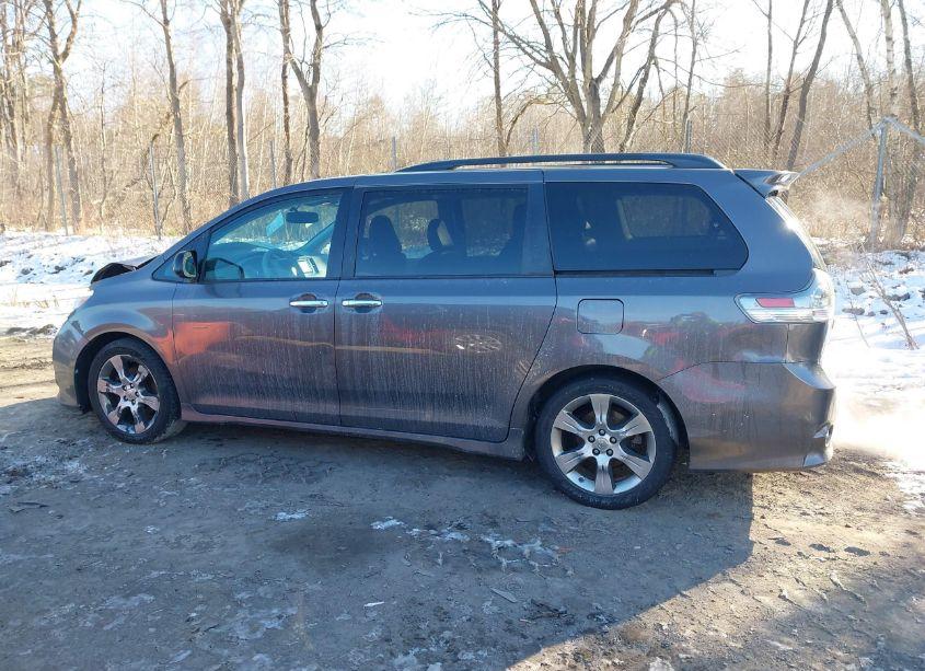 Photo 14 of 2013 Toyota Sienna SE 8 PASSENGER (VIN 5TDXK3DC2DS359528)