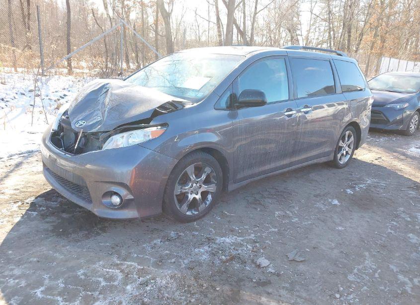 Photo 2 of 2013 Toyota Sienna SE 8 PASSENGER (VIN 5TDXK3DC2DS359528)