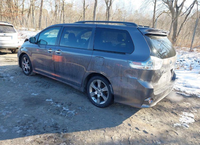 Photo 3 of 2013 Toyota Sienna SE 8 PASSENGER (VIN 5TDXK3DC2DS359528)