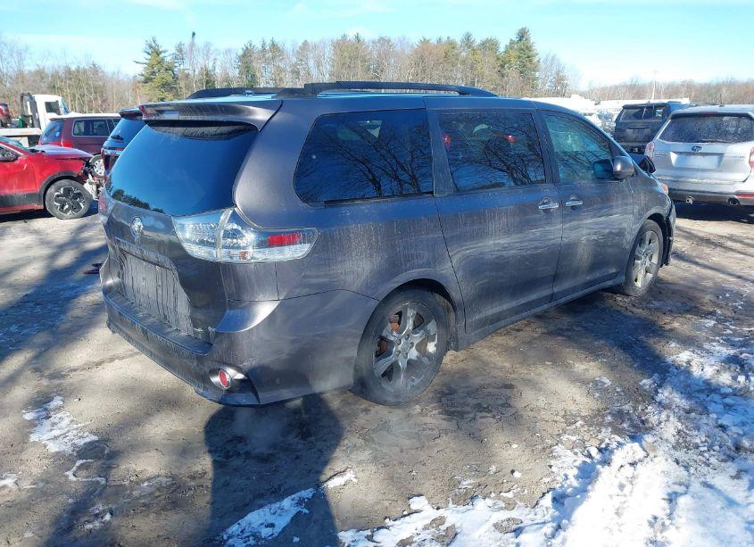 Photo 4 of 2013 Toyota Sienna SE 8 PASSENGER (VIN 5TDXK3DC2DS359528)