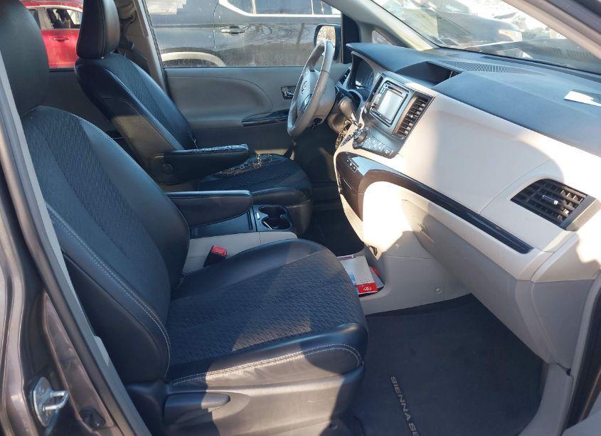 Photo 5 of 2013 Toyota Sienna SE 8 PASSENGER (VIN 5TDXK3DC2DS359528)