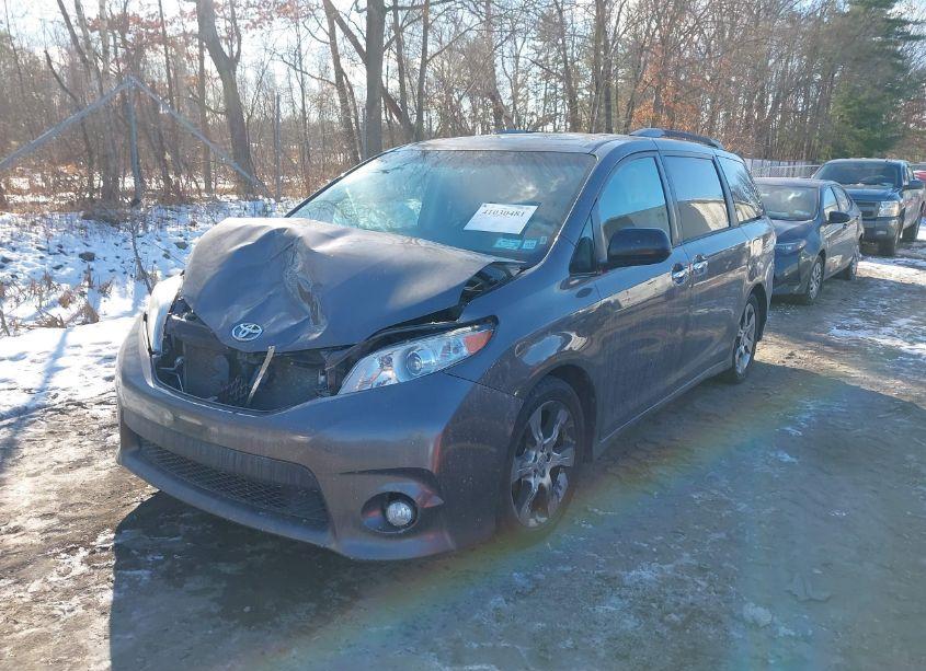 Photo 6 of 2013 Toyota Sienna SE 8 PASSENGER (VIN 5TDXK3DC2DS359528)