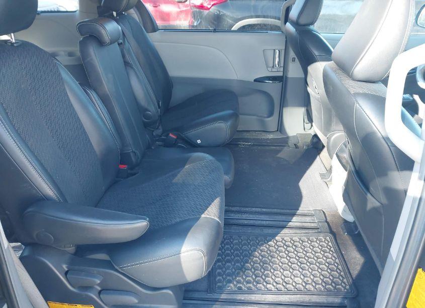 Photo 8 of 2013 Toyota Sienna SE 8 PASSENGER (VIN 5TDXK3DC2DS359528)