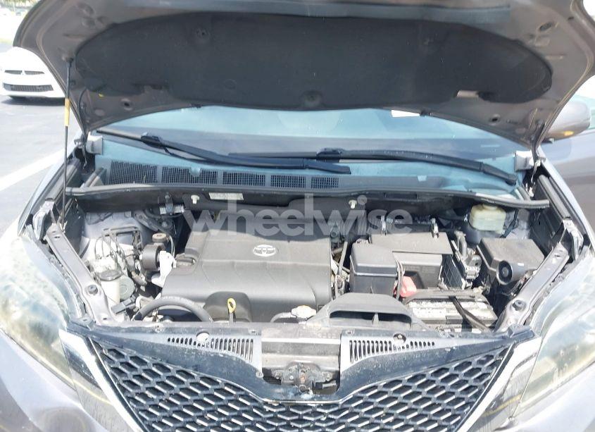 Photo 10 of 2015 Toyota Sienna SE 8 PASSENGER (VIN 5TDXK3DC2FS552698)