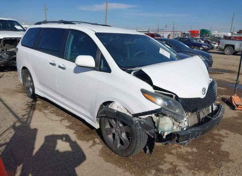 2015 Toyota Sienna SE 8 PASSENGER (VIN 5TDXK3DC2FS556797) main photo