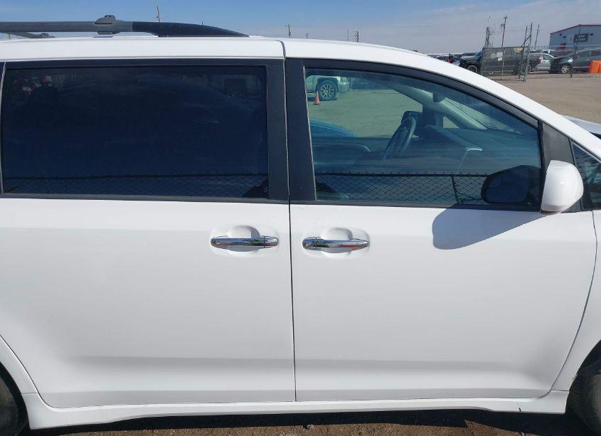 Photo 13 of 2015 Toyota Sienna SE 8 PASSENGER (VIN 5TDXK3DC2FS556797)