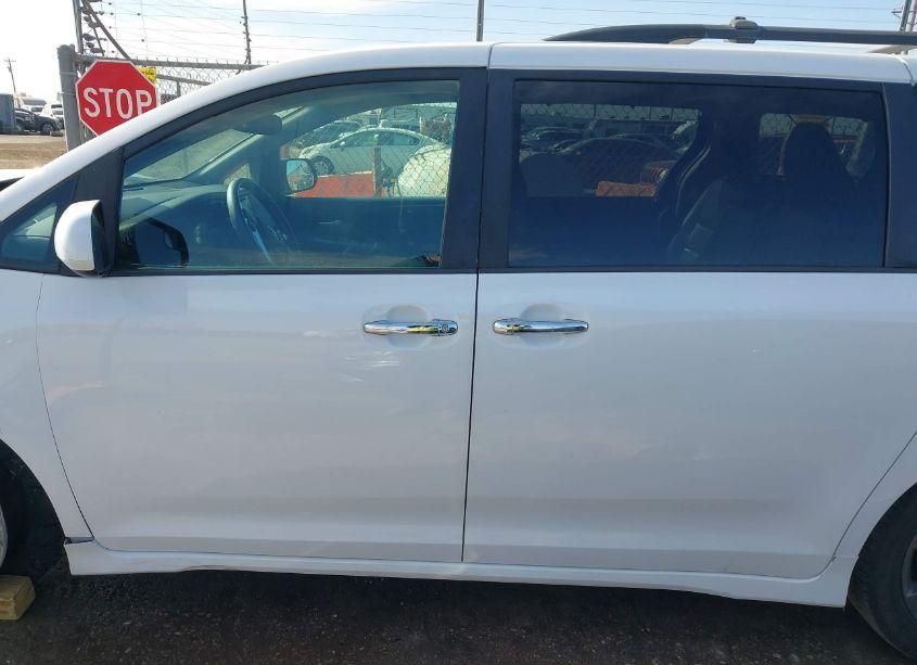 Photo 14 of 2015 Toyota Sienna SE 8 PASSENGER (VIN 5TDXK3DC2FS556797)
