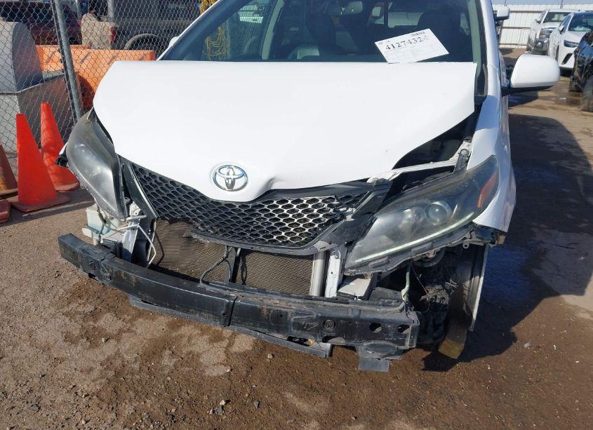 Photo 6 of 2015 Toyota Sienna SE 8 PASSENGER (VIN 5TDXK3DC2FS556797)
