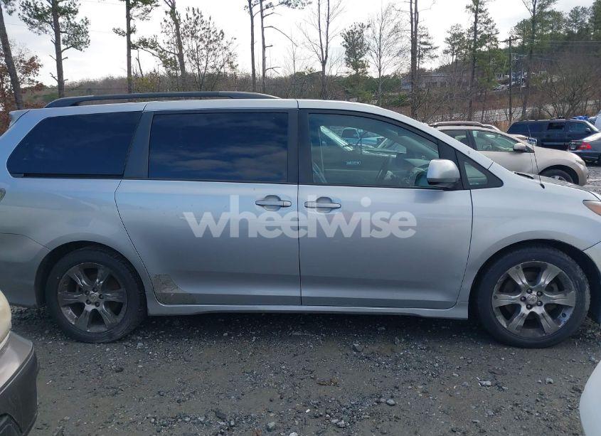 Photo 13 of 2011 Toyota Sienna SPORT (VIN 5TDXK3DC3BS049935)