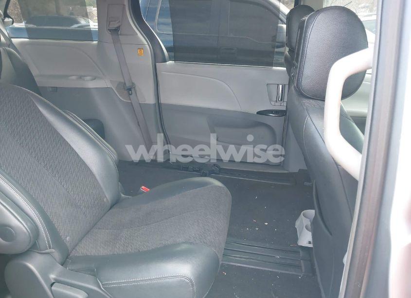 Photo 8 of 2011 Toyota Sienna SPORT (VIN 5TDXK3DC3BS049935)