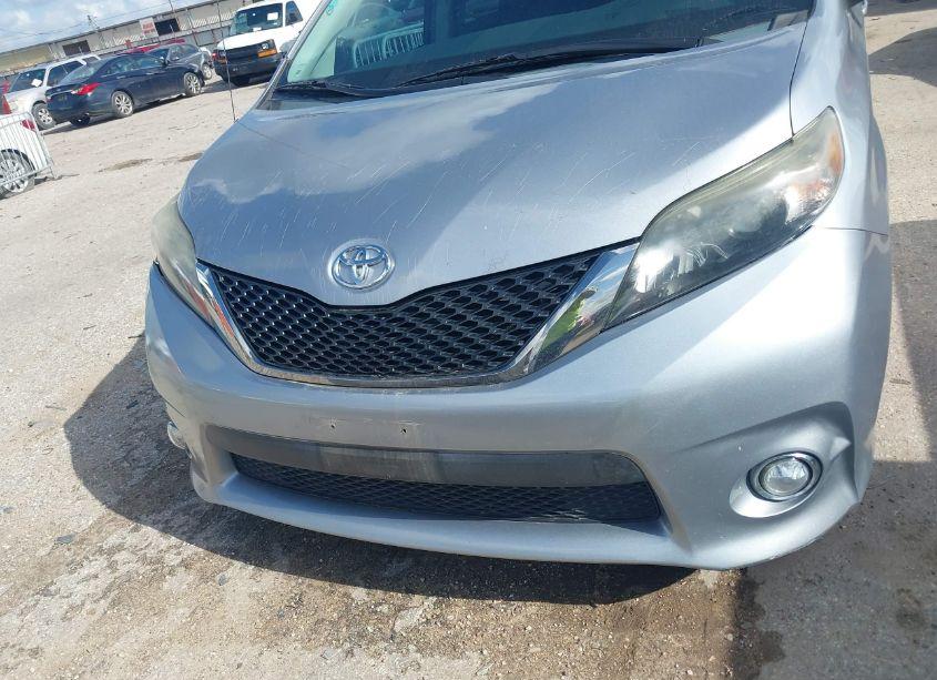 Photo 12 of 2011 Toyota Sienna SPORT (VIN 5TDXK3DC3BS124908)