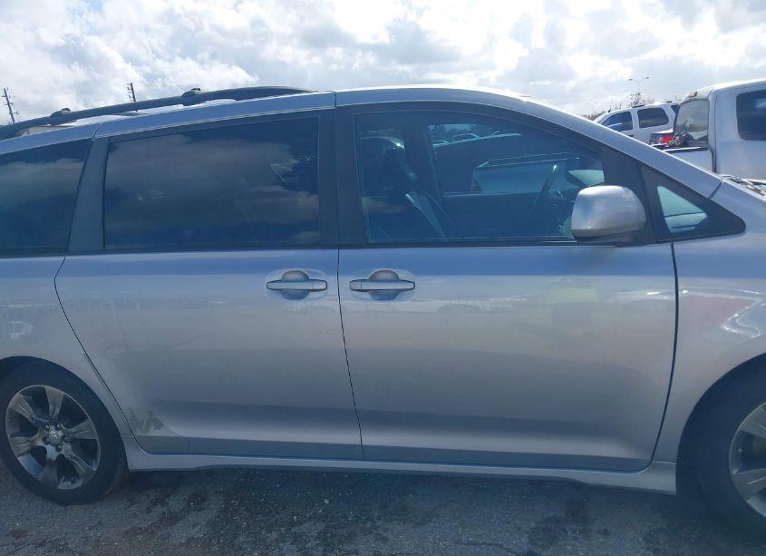 Photo 13 of 2011 Toyota Sienna SPORT (VIN 5TDXK3DC3BS124908)