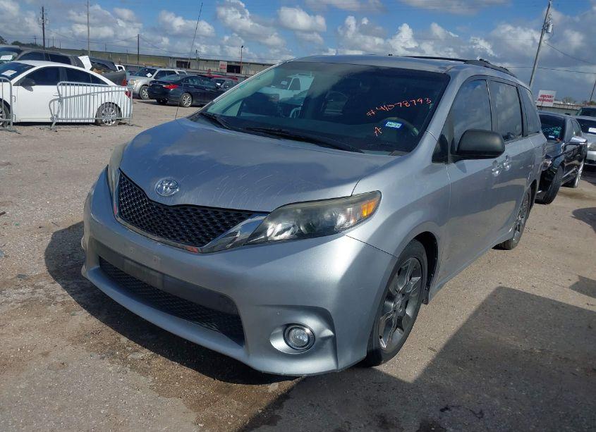 Photo 2 of 2011 Toyota Sienna SPORT (VIN 5TDXK3DC3BS124908)