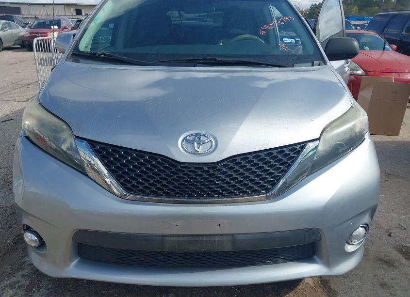 Photo 6 of 2011 Toyota Sienna SPORT (VIN 5TDXK3DC3BS124908)