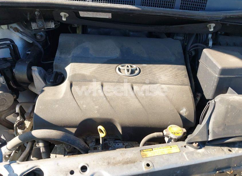 Photo 10 of 2014 Toyota Sienna SE 8 PASSENGER (VIN 5TDXK3DC3ES471496)