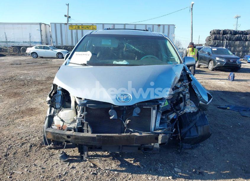 Photo 11 of 2014 Toyota Sienna SE 8 PASSENGER (VIN 5TDXK3DC3ES471496)