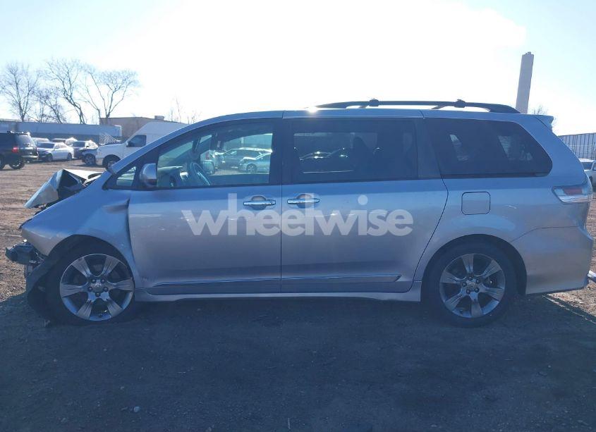 Photo 13 of 2014 Toyota Sienna SE 8 PASSENGER (VIN 5TDXK3DC3ES471496)