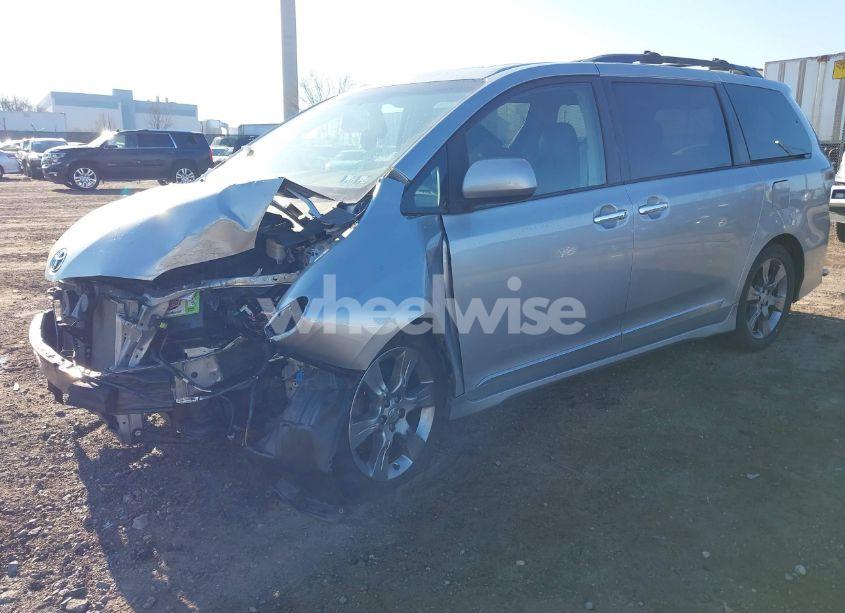 Photo 2 of 2014 Toyota Sienna SE 8 PASSENGER (VIN 5TDXK3DC3ES471496)