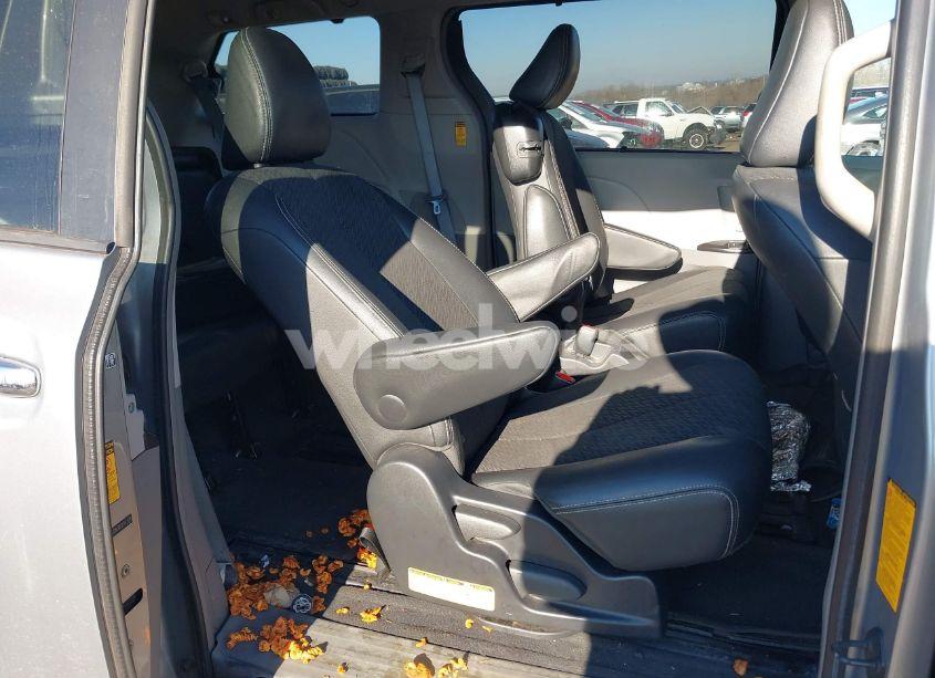 Photo 8 of 2014 Toyota Sienna SE 8 PASSENGER (VIN 5TDXK3DC3ES471496)