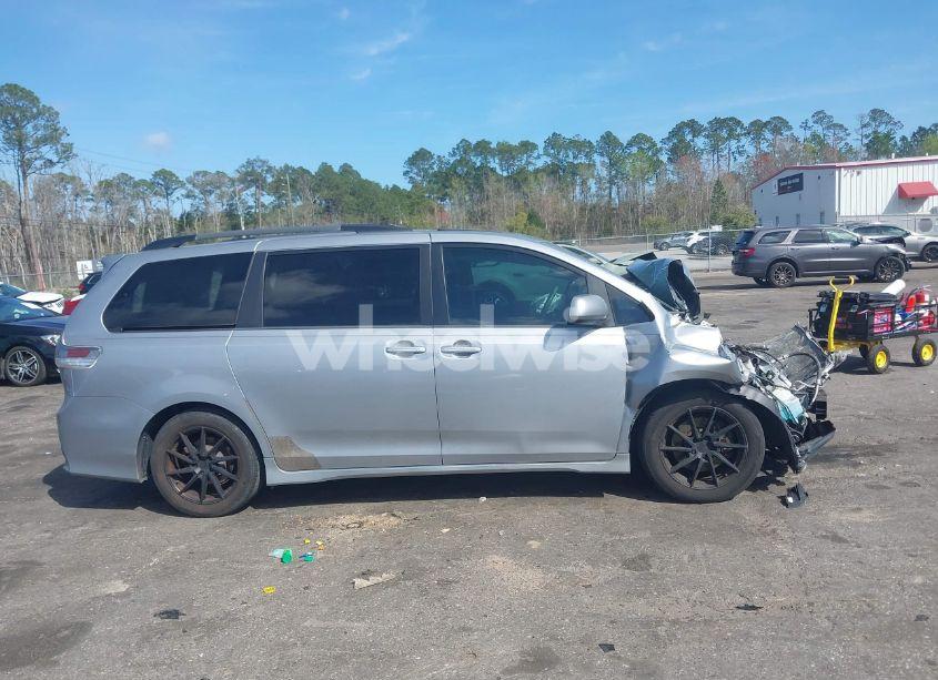 Photo 14 of 2015 Toyota Sienna SE PREMIUM 8 PASSENGER (VIN 5TDXK3DC3FS550300)