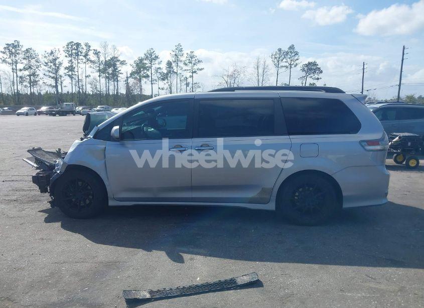 Photo 15 of 2015 Toyota Sienna SE PREMIUM 8 PASSENGER (VIN 5TDXK3DC3FS550300)