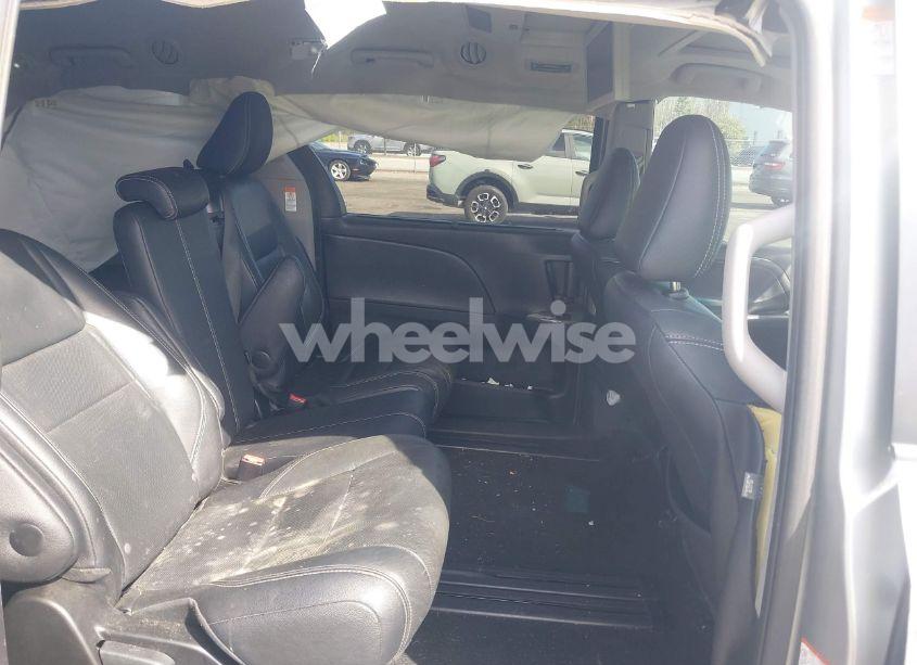 Photo 8 of 2015 Toyota Sienna SE PREMIUM 8 PASSENGER (VIN 5TDXK3DC3FS550300)