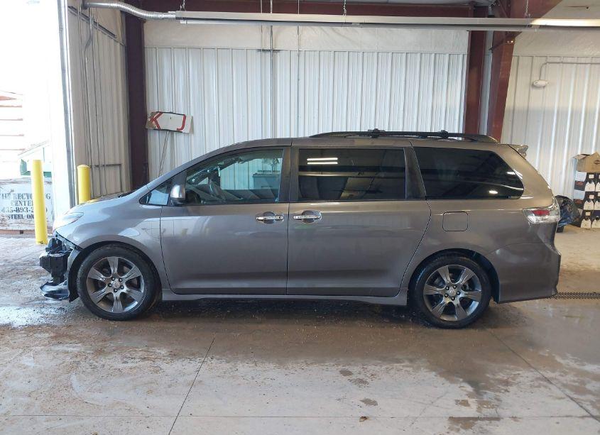 Photo 15 of 2015 Toyota Sienna SE 8 PASSENGER (VIN 5TDXK3DC3FS685311)