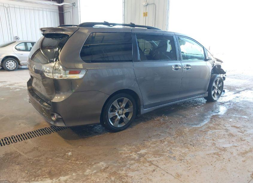 Photo 4 of 2015 Toyota Sienna SE 8 PASSENGER (VIN 5TDXK3DC3FS685311)